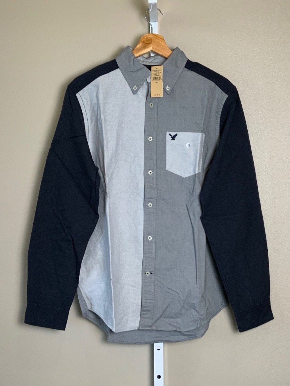 American Eagle Outfitters Classic Fit Colorblock Button Down Oxford Shirt